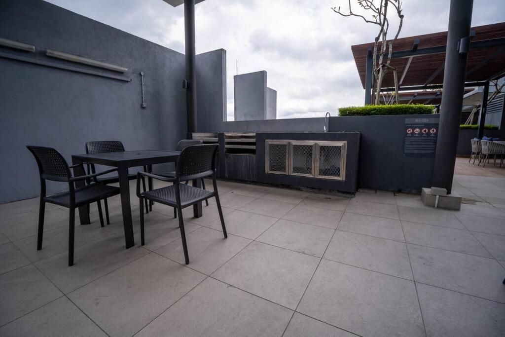 Neu By Cozy Unit L30ra 2-3pax Near Klcc & Jelatek Lrt * Kuala Lumpur